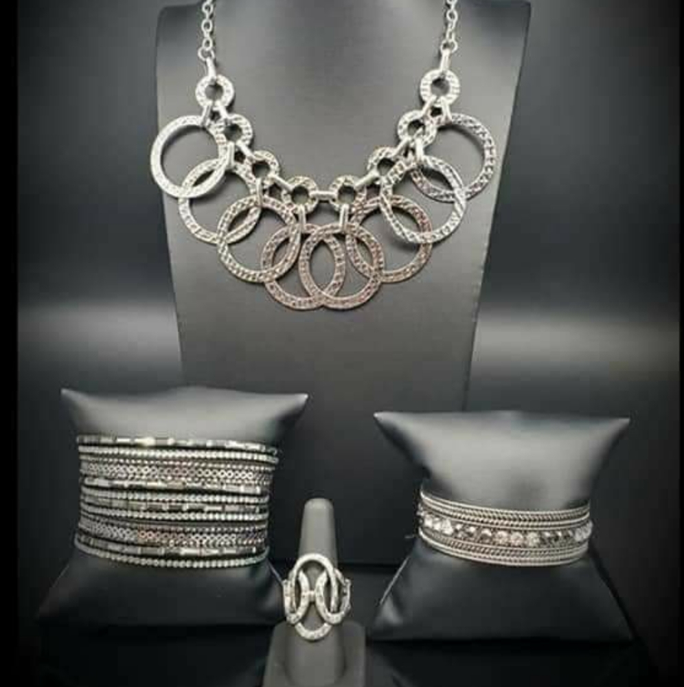 Necklace set